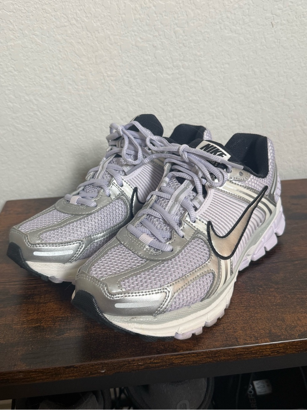 Nike Air Zoom Vomero 5 in Barely Grape (lavender light purple) size 7.5